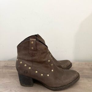 Born Perez Western Cowboy Ankle Boots Bootie Leather Brown 8.5 Gold Stud Zip